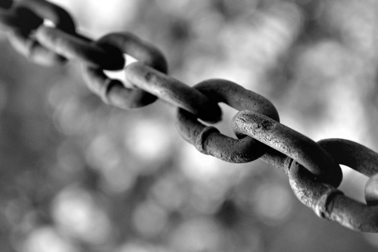 link - grayscale-shot-rustic-metal-chain