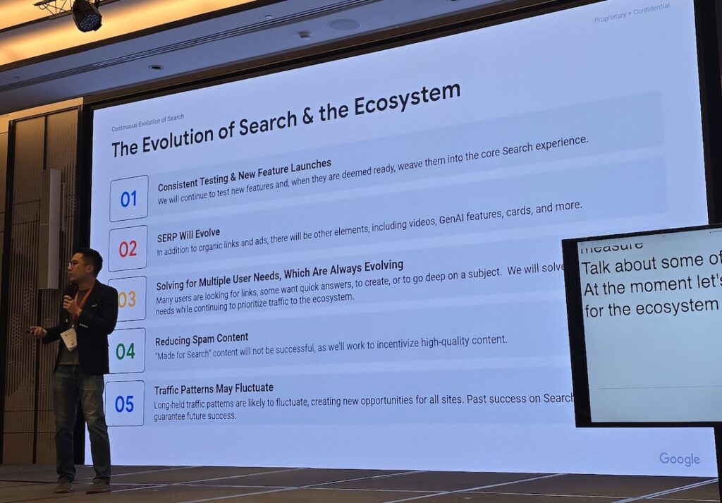 Mike Jittivanich menjelaskan evolusi ekosistem Search (foto dokumentasi Ilman Akbar)