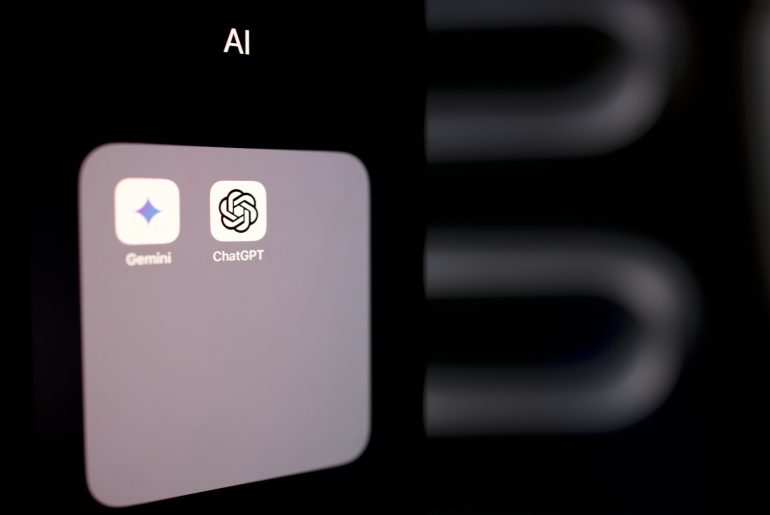 llm gemini dan chatgpt solen-feyissa--h54mjsgxPw-unsplash