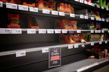 ilustrasi pasang harga di halaman