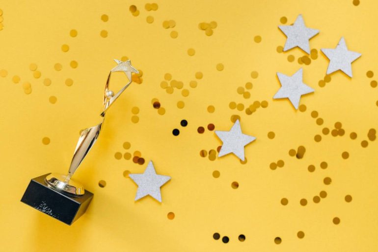 ilustrasi seo quick wins - cup medal honor