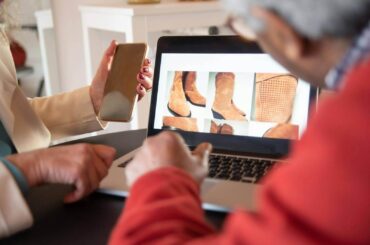 ilustrasi website ecommerce sepatu