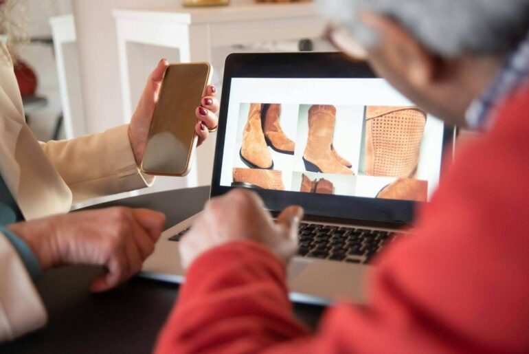 ilustrasi website ecommerce sepatu