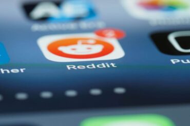 reddit logo pada ikon aplikasi mobile