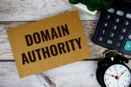 tulisan domain authority pada kertas cokelat