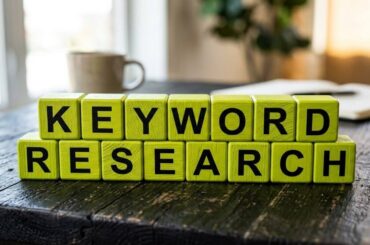 teks keyword research di balok kayu warna hijau
